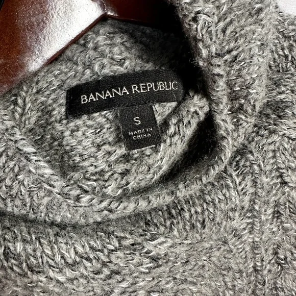Banana Republic cozy knit turtleneck lambswool cable sweater women’s small gray - Picture 9 of 9